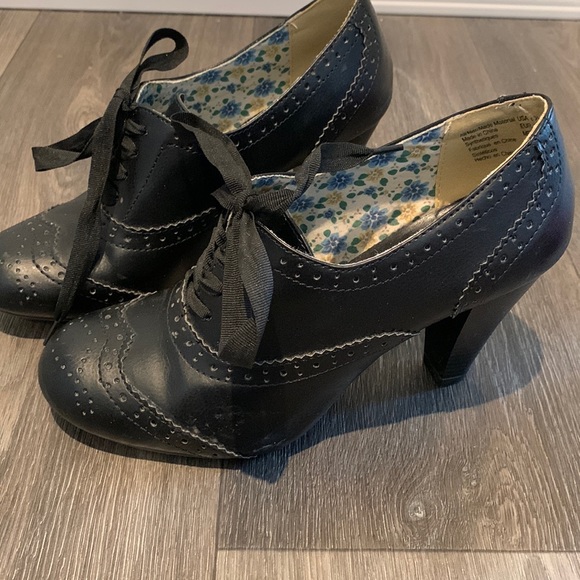 American Eagle Outfitters Shoes - American Eagle lace up heels size 8.5